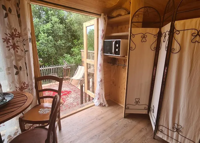 La Roulotte Au Coeur Du Maquis