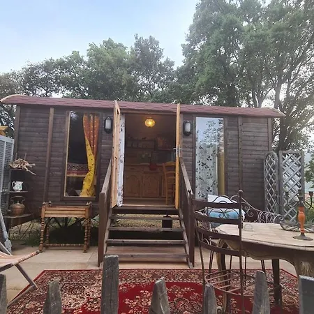 Domek letniskowy La Roulotte Au Coeur Du Maquis *