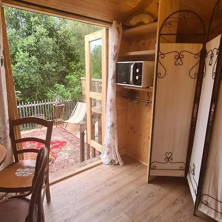 La Roulotte Au Coeur Du Maquis