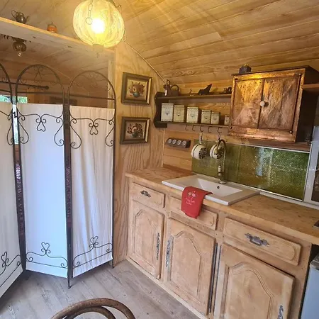 Lodge La Roulotte Au Coeur Du Maquis