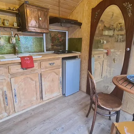 Lodge La Roulotte Au Coeur Du Maquis *