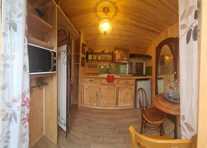 La Roulotte Au Coeur Du Maquis Lodge *